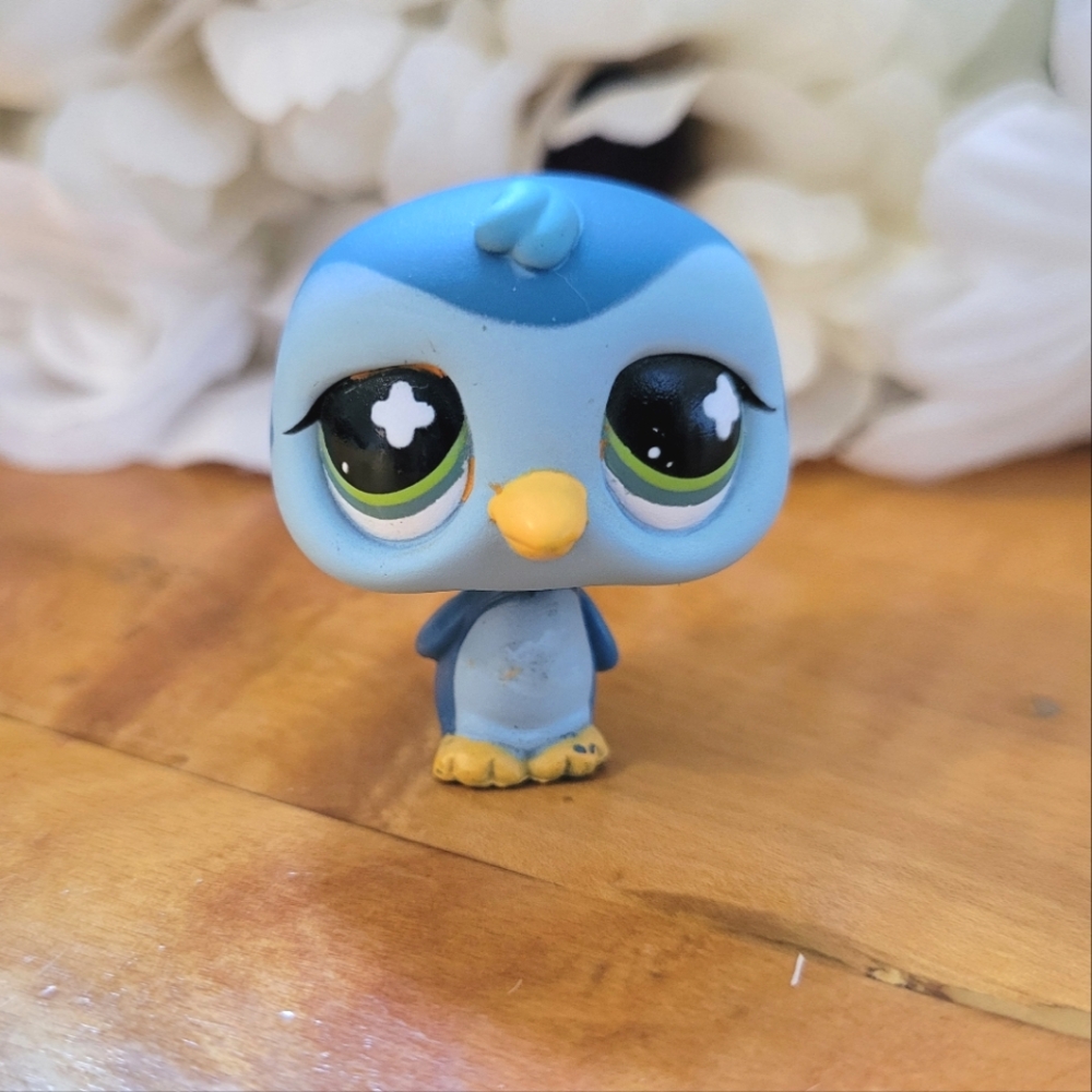 Littlest Pet Shop LPS #821 Penguin Bird Blue Green Eyes 2006